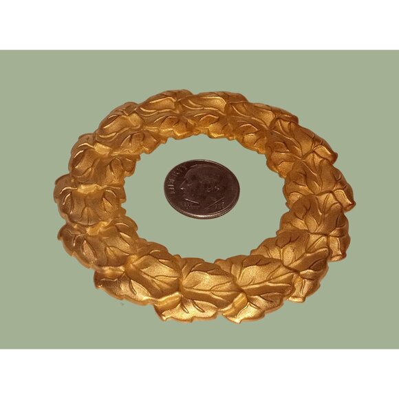 Vintage Large 68mm Leaf Pattern Wreath Shape Stamping - Picture 4 of 4